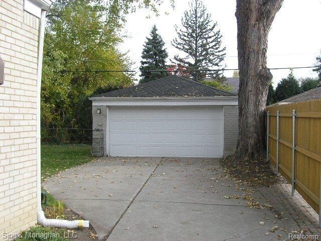 804 Barrington Road Grosse Pointe, MI 48230 - Photo 2 of 3 804 BARRINGTON 005