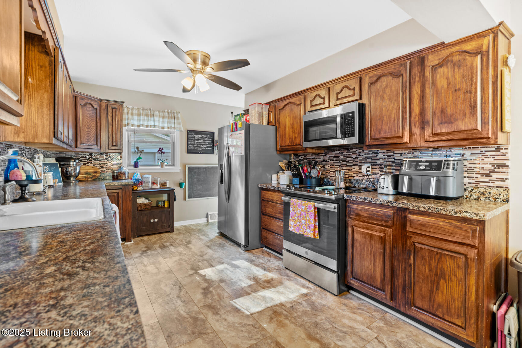 8009 Bluebonnet Road Louisville, KY 40258 - Photo 7 of 41 DSC00070