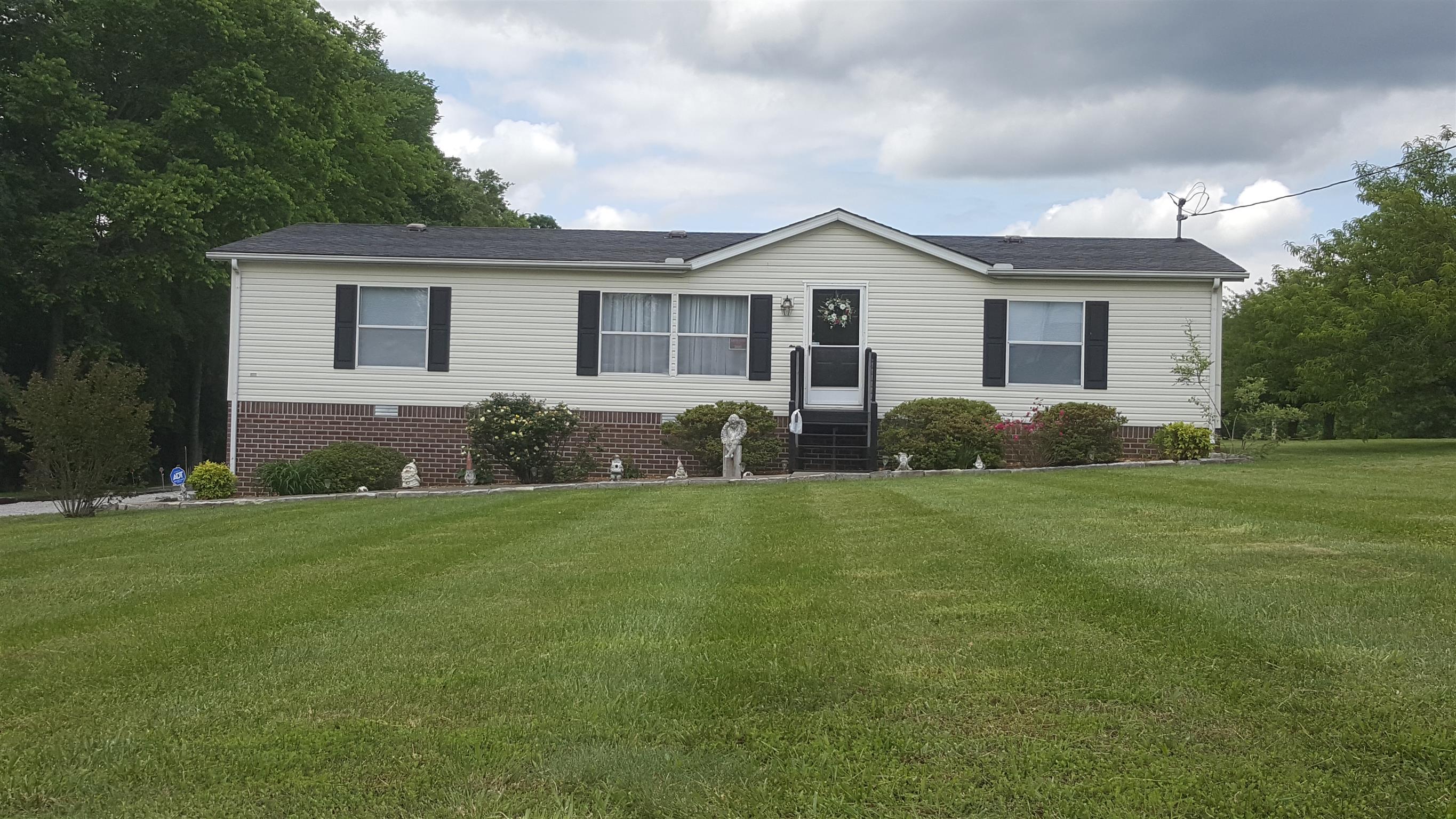 957 Hooper Road Charlotte, TN 37036 - Photo 1 of 25 Gallery Image 1