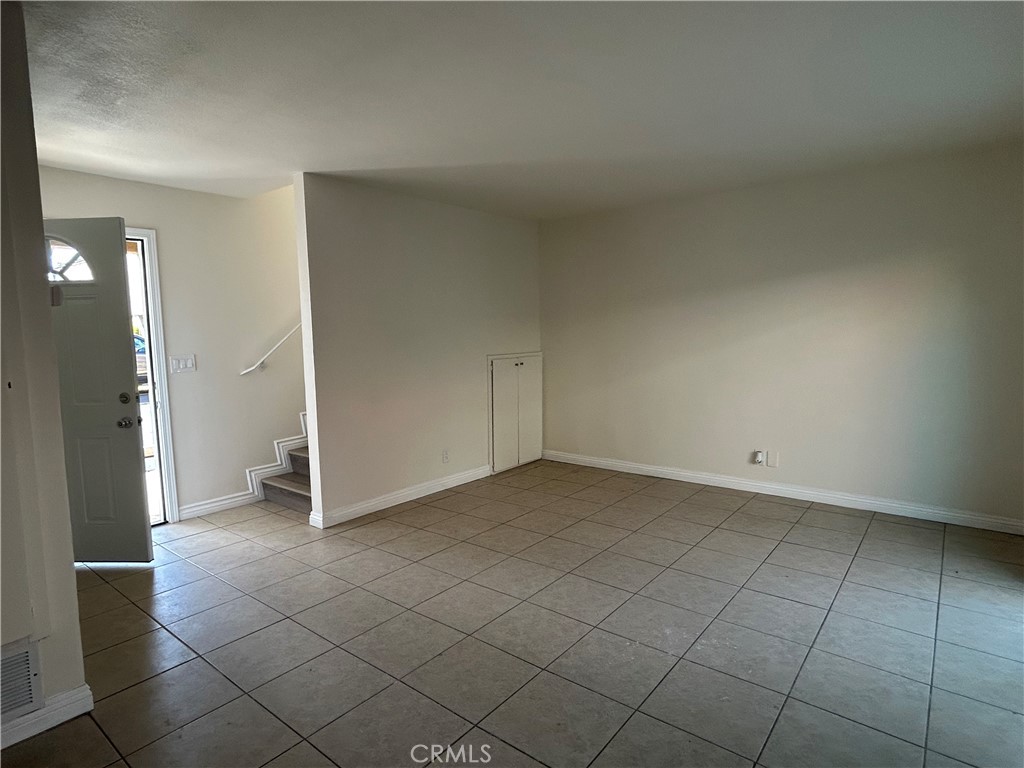 9079 Colony Place Riverside, CA 92503 - Photo 4 of 21 an empty room and a bathroom