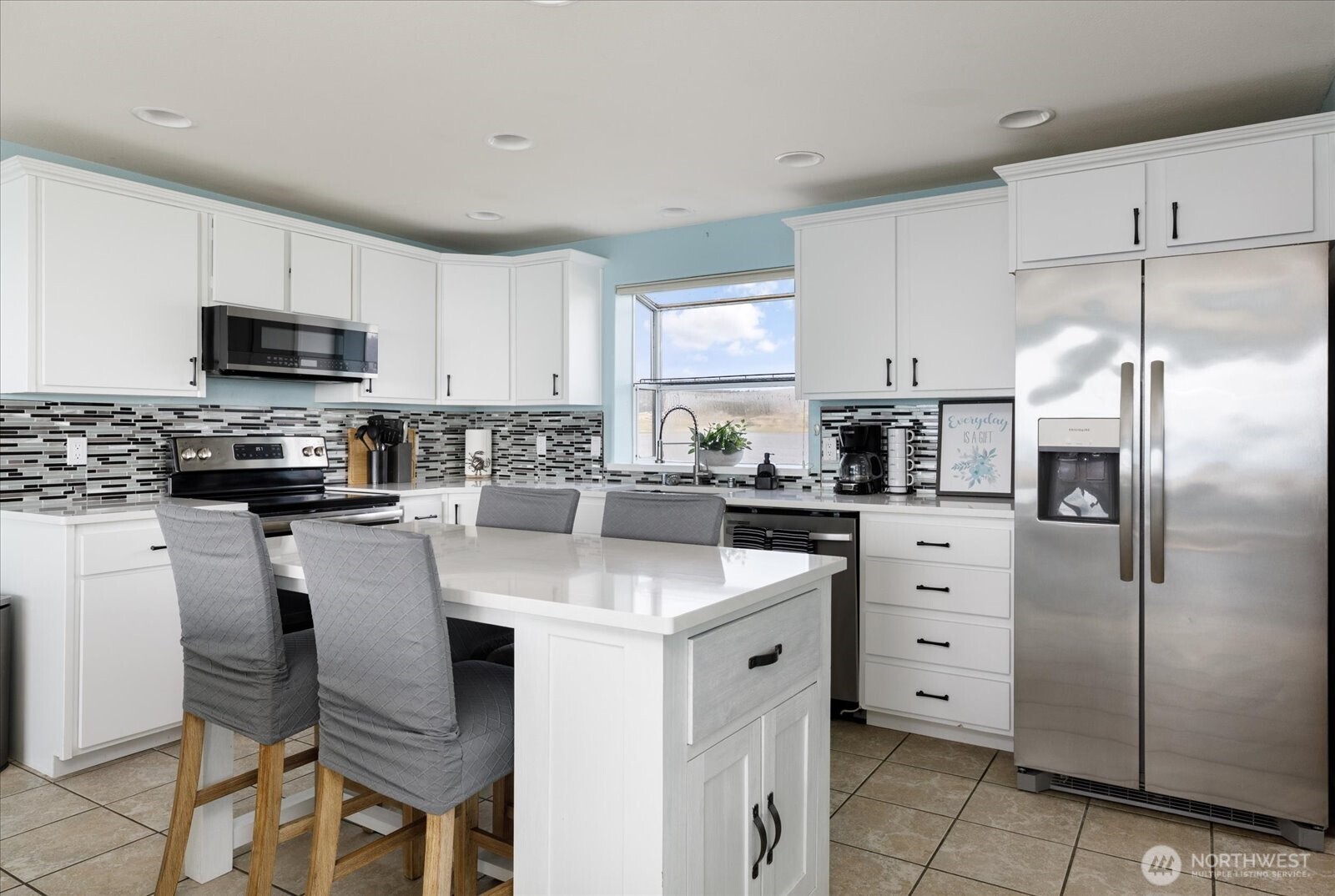 2507 West Beach Road Oak Harbor, WA 98277 - Photo 7 of 39