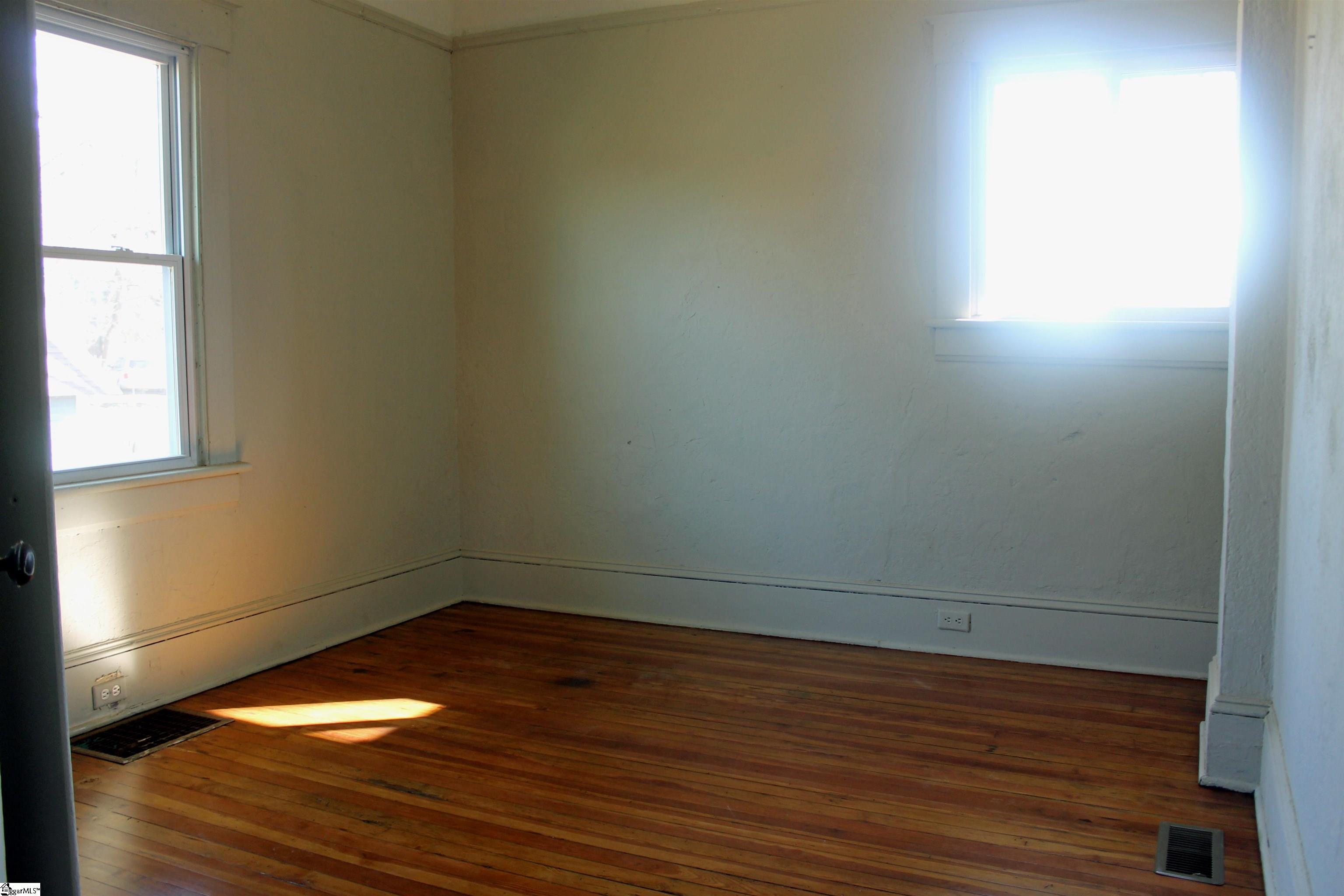 14 Elrod Street Greenville, SC 29609 - Photo 8 of 19