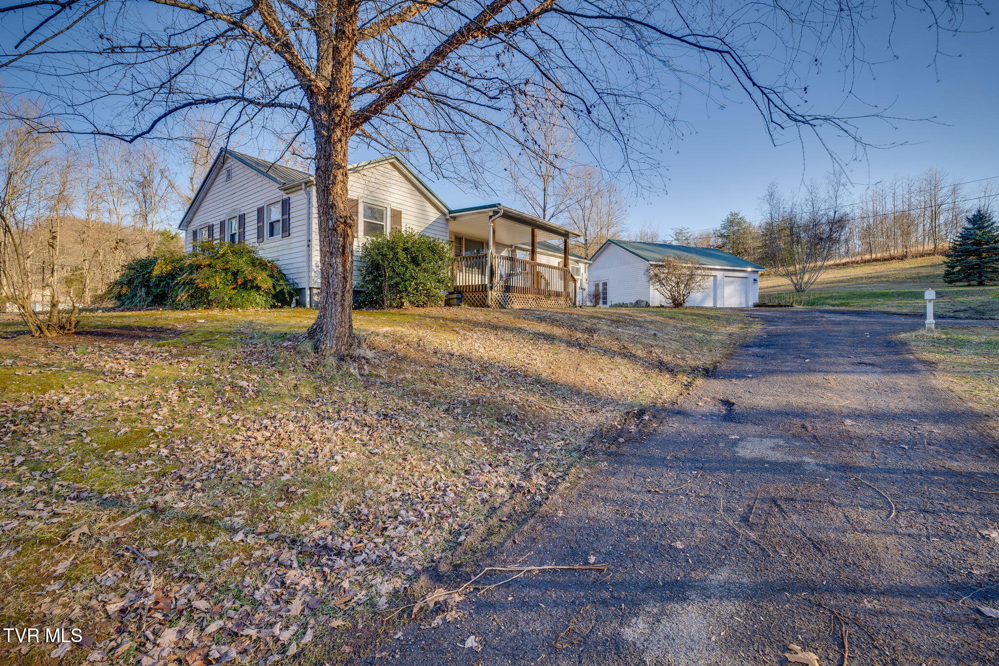 3415 Forest View Road Kingsport, TN 37660 - Photo 3 of 42 002
