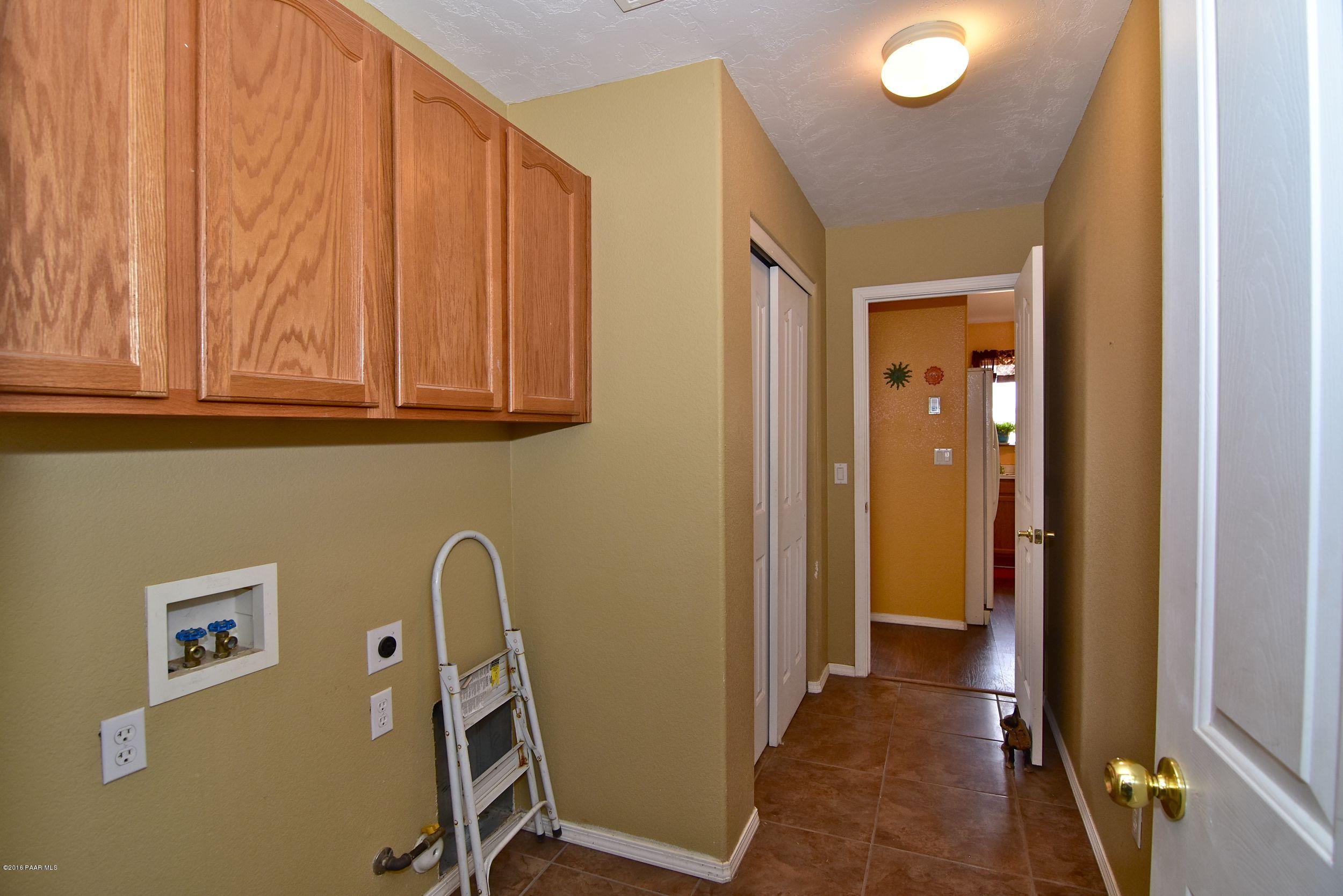 2200 West Lazy Ranch Road Chino Valley, AZ 86323 - Photo 23 of 32 a view of a hallway with closet