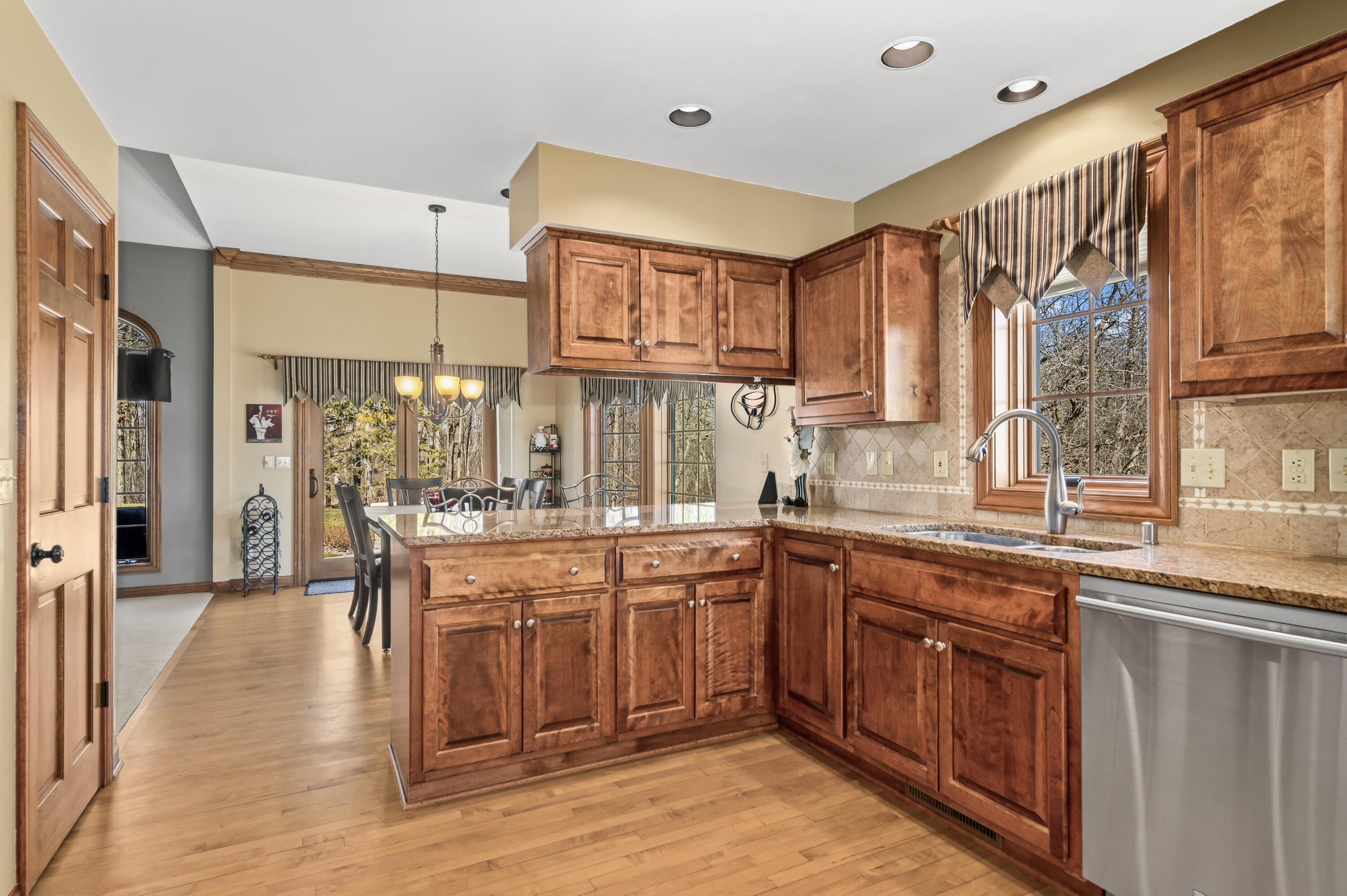 293 Westfield Way Pewaukee, WI 53072 - Photo 12 of 55 DSC_1892