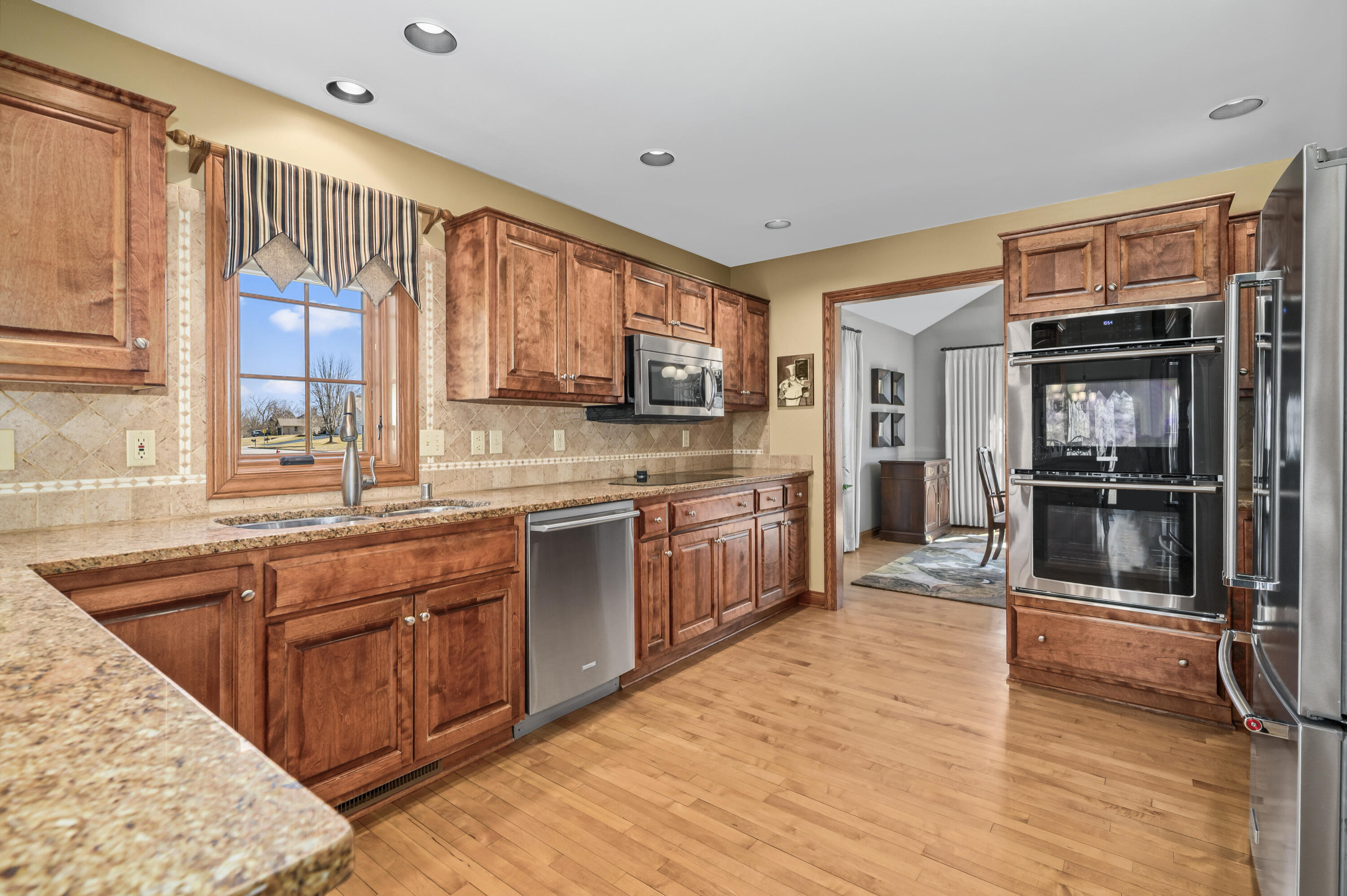 293 Westfield Way Pewaukee, WI 53072 - Photo 13 of 55 DSC_1903