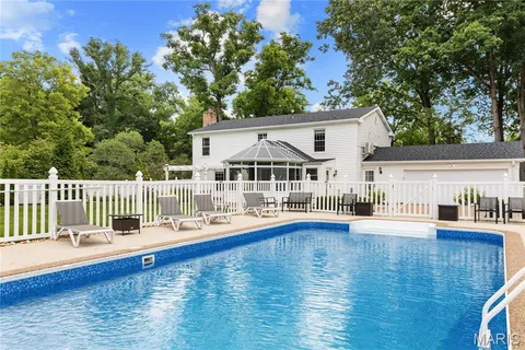$999,900 | 1609 Featherstone Drive, Town and Country, MO 63131