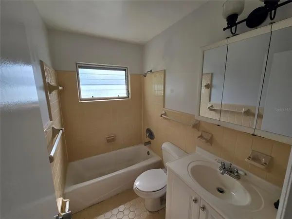 $1,740 | 609 Woodlawn Boulevard, Unit 607, Orlando, FL 32801