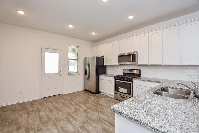 $2,150 | 31326 Black Frst Crossing, Fulshear, TX 77441