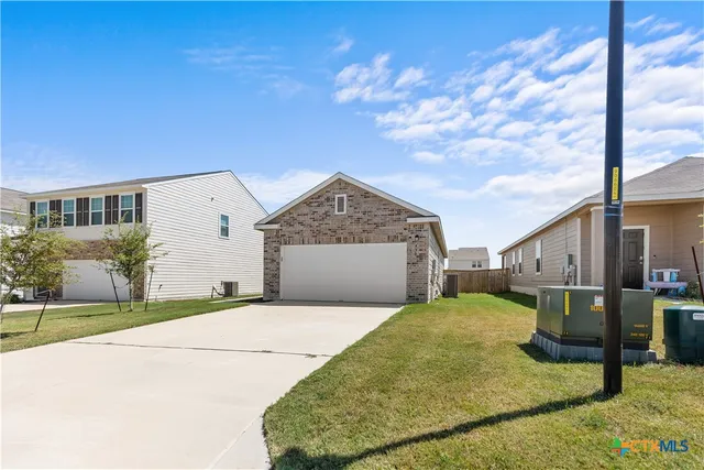 $220,000 | 430 Line Of Fire Way, Jarrell, TX 76537