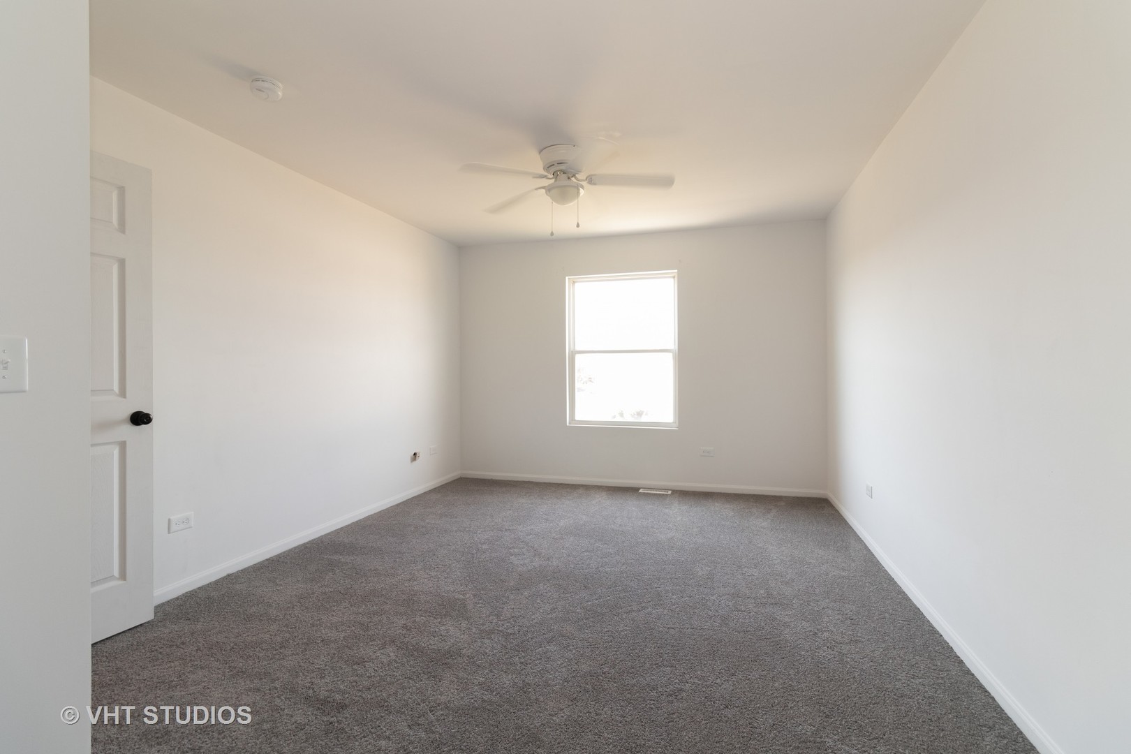 25188 Faraday Road Manhattan, IL 60442 - Photo 9 of 10 an empty room with a window and a ceiling fan