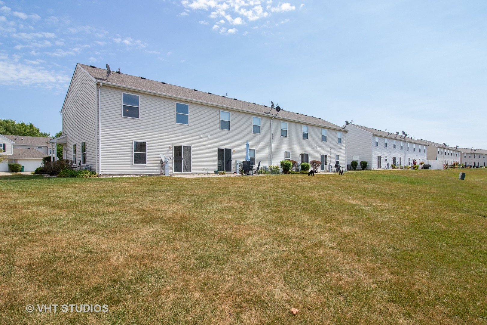 25188 Faraday Road Manhattan, IL 60442 - Photo 10 of 10 a big room with table and chairs