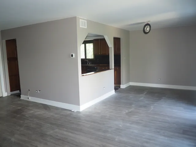 $2,000 | 14531 South Ravinia Avenue, Unit 3S, Orland Park, IL 60462