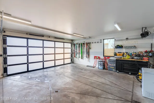 a view of livingroom with furniture