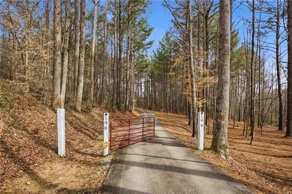 $898,500 | 196 Flyroot Trail, Pickens, SC 29671