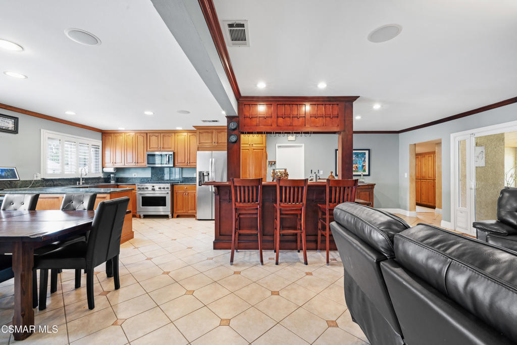 3079 Waco Avenue Simi Valley, CA 93063 - Photo 5 of 38