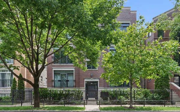 $589,900 | 4831 North Winthrop Avenue, Unit 3S, Chicago, IL 60640