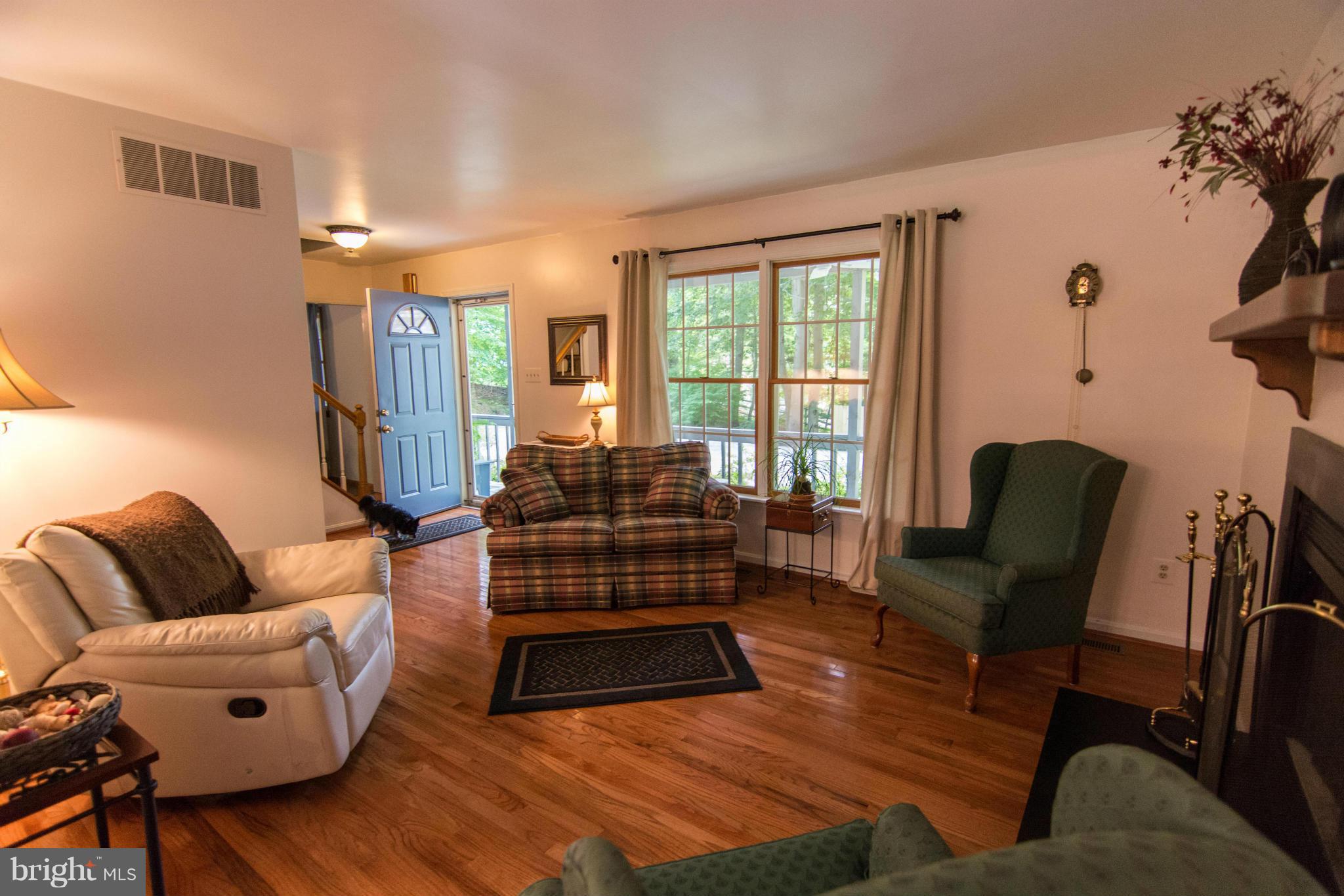 791 Snodgrass Road Crownsville, MD 21032 - Photo 4 of 29 Living Room