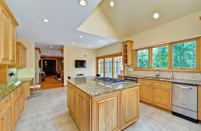 902 St Stephens Green Oak Brook, IL 60523 - Photo 13 of 25