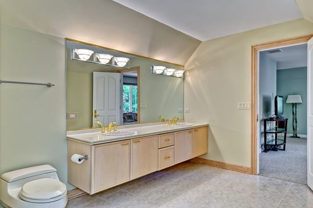 902 St Stephens Green Oak Brook, IL 60523 - Photo 20 of 25