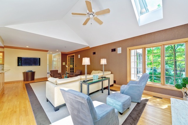 902 St Stephens Green Oak Brook, IL 60523 - Photo 9 of 25