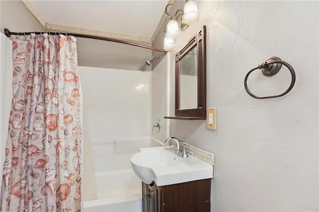 $165,000 | 305 Cline Street, Pleasant Hill, MO 64080