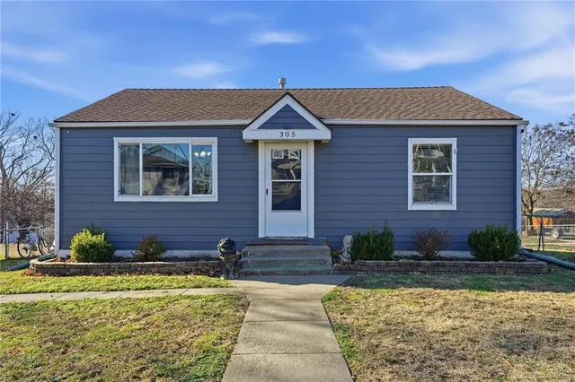 $165,000 | 305 Cline Street, Pleasant Hill, MO 64080