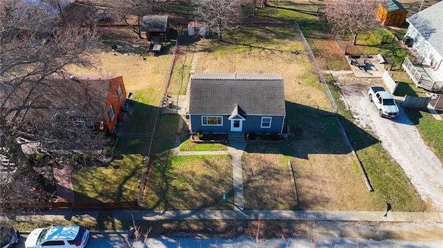 $165,000 | 305 Cline Street, Pleasant Hill, MO 64080