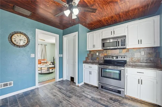 $165,000 | 305 Cline Street, Pleasant Hill, MO 64080