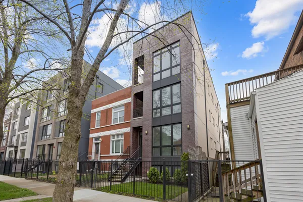 $454,900 | 225 South Hamilton Avenue, Unit 3, Chicago, IL 60612