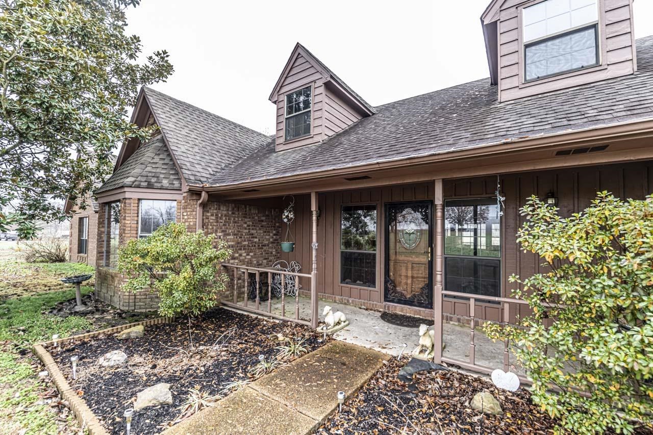 3899 Kerr Road Millington, TN 38053 - Photo 2 of 25 a front view of a house with garden