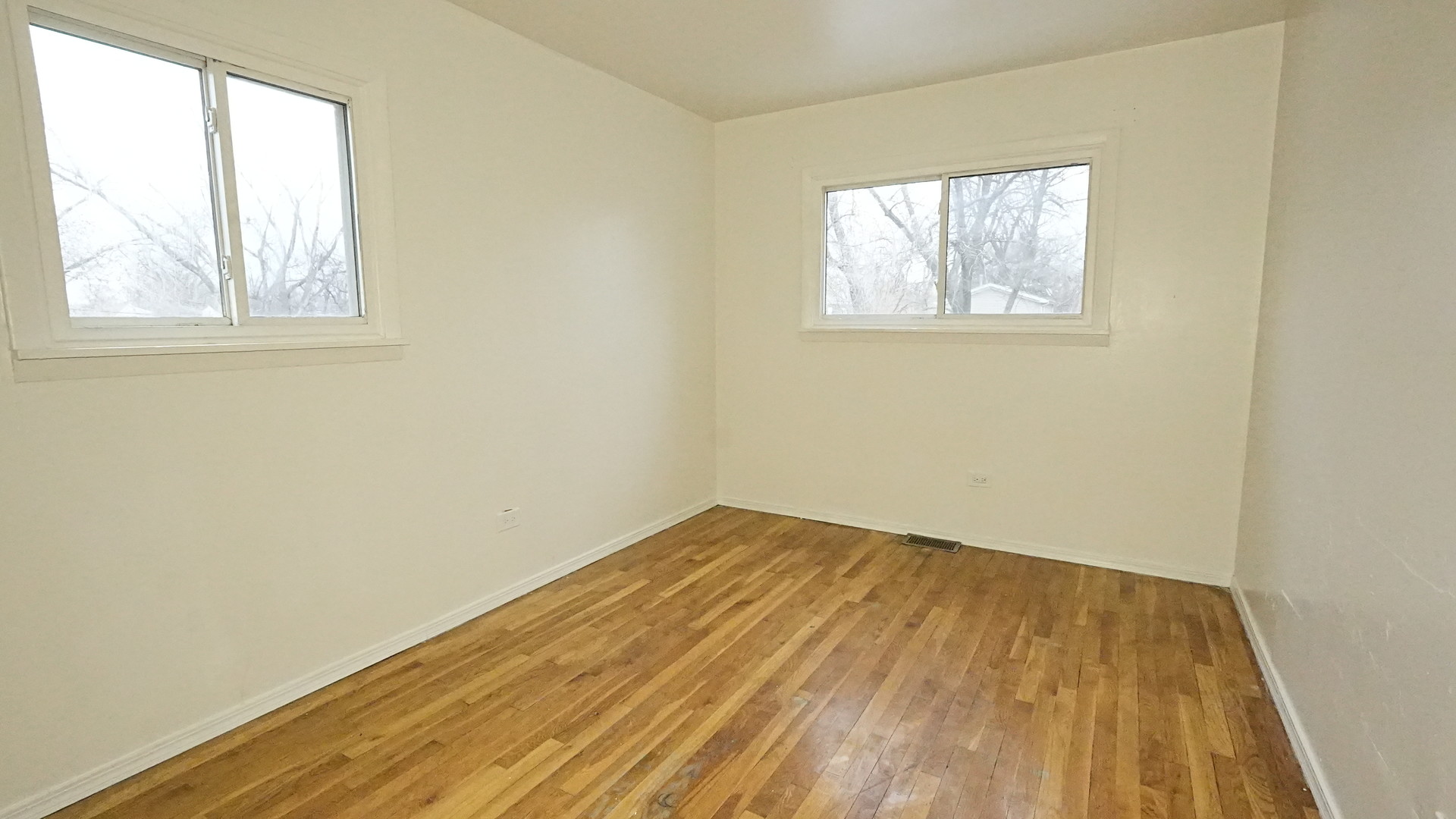 16918 Orchard Ridge Avenue Hazel Crest, IL 60429 - Photo 19 of 21 an empty room with windows