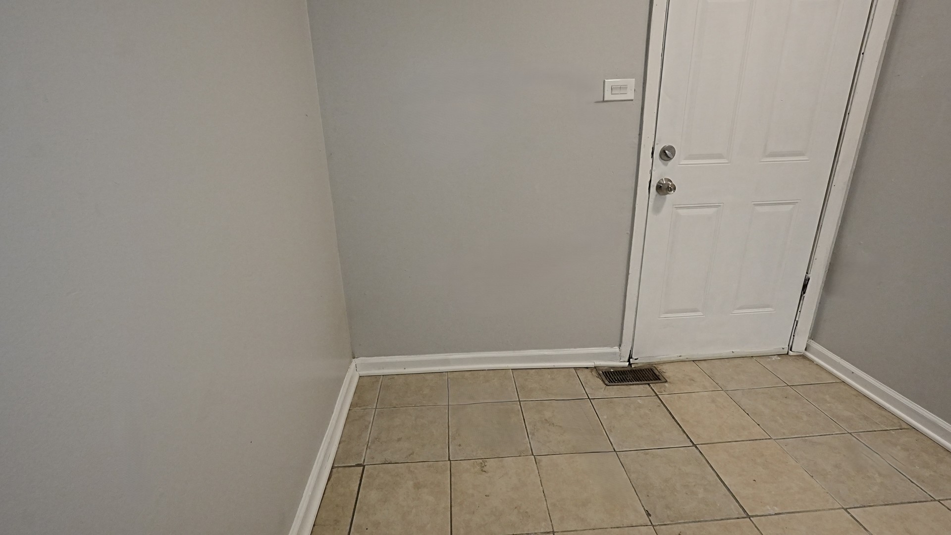 16918 Orchard Ridge Avenue Hazel Crest, IL 60429 - Photo 9 of 21 a view of an empty room