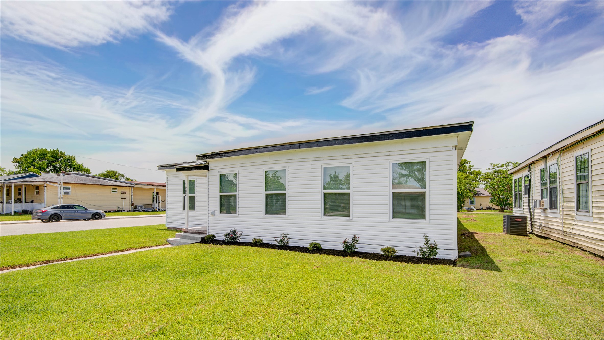 1203 West 6th Street Freeport, TX 77541 - Photo 5 of 35