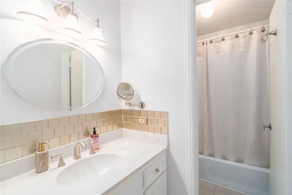 $255,000 | 179 Old Bridge Lake Street, Houston, TX 77069