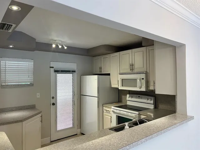 $1,745 | 403 Northwest 68th Avenue, Unit 202, Plantation, FL 33317