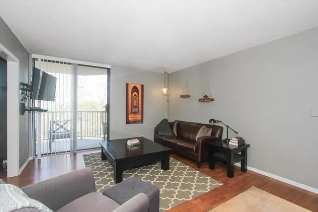 $2,850 | 511 Aurora Avenue, Unit 416, Naperville, IL 60540