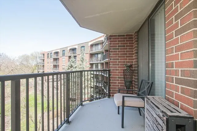 $2,850 | 511 Aurora Avenue, Unit 416, Naperville, IL 60540