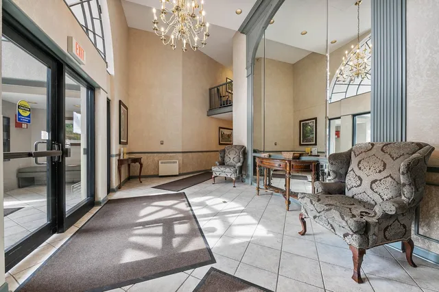 $2,850 | 511 Aurora Avenue, Unit 416, Naperville, IL 60540