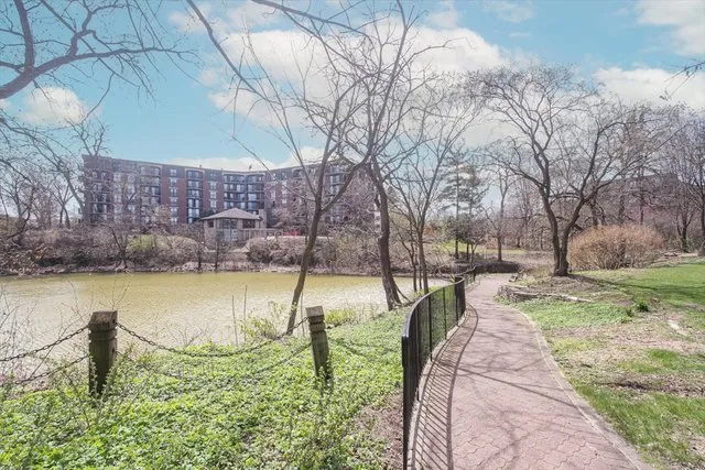 $2,850 | 511 Aurora Avenue, Unit 416, Naperville, IL 60540