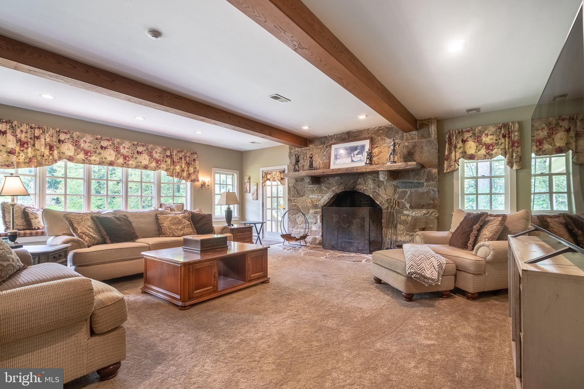 635 Font Road Glenmoore, PA 19343 - Photo 12 of 29 Living Room