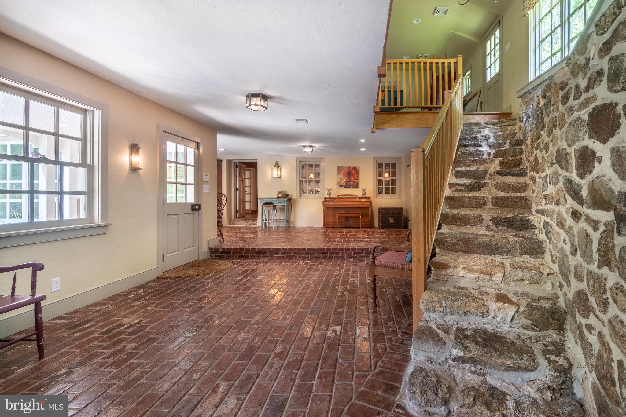 635 Font Road Glenmoore, PA 19343 - Photo 14 of 29 Foyer