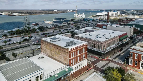 $2,950 | 2206 Strand, Unit 203, Galveston, TX 77550