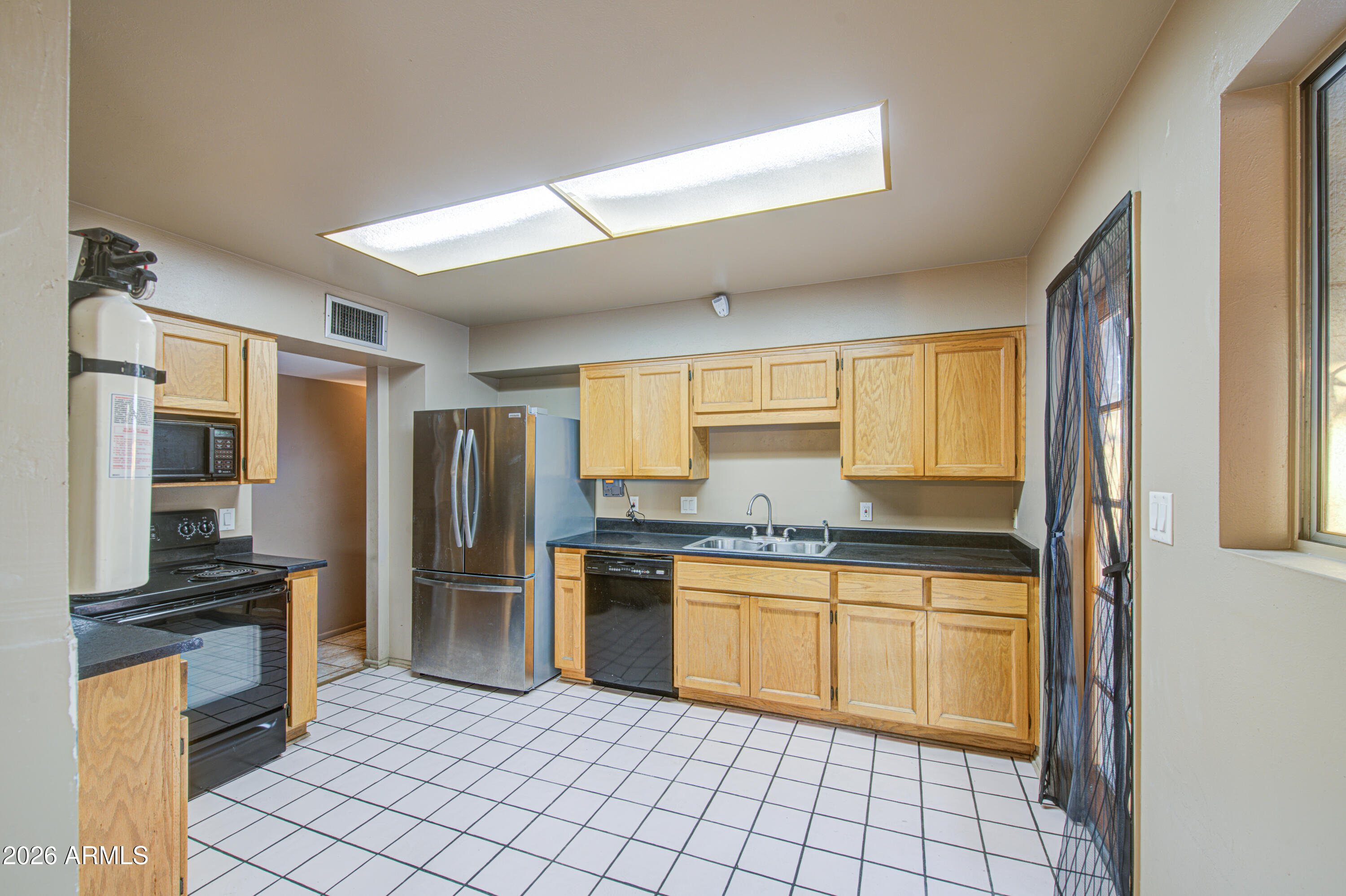 3501 West Royal Palm Road Phoenix, AZ 85051 - Photo 14 of 36 Kitchen 3