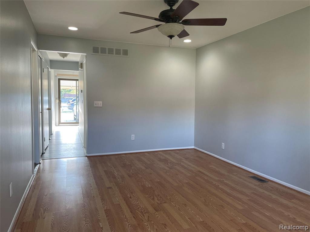 8401 18 18 Mile Road, Unit 199 Sterling Heights, MI 48313 - Photo 4 of 24