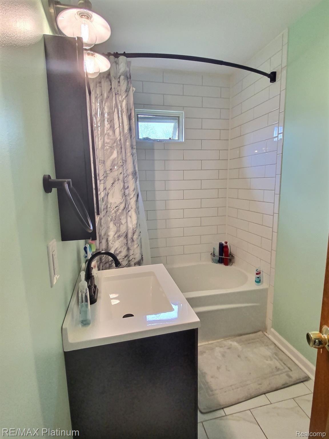 3625 Davison Road Lapeer, MI 48446 - Photo 10 of 25 IMG_2929.JPG