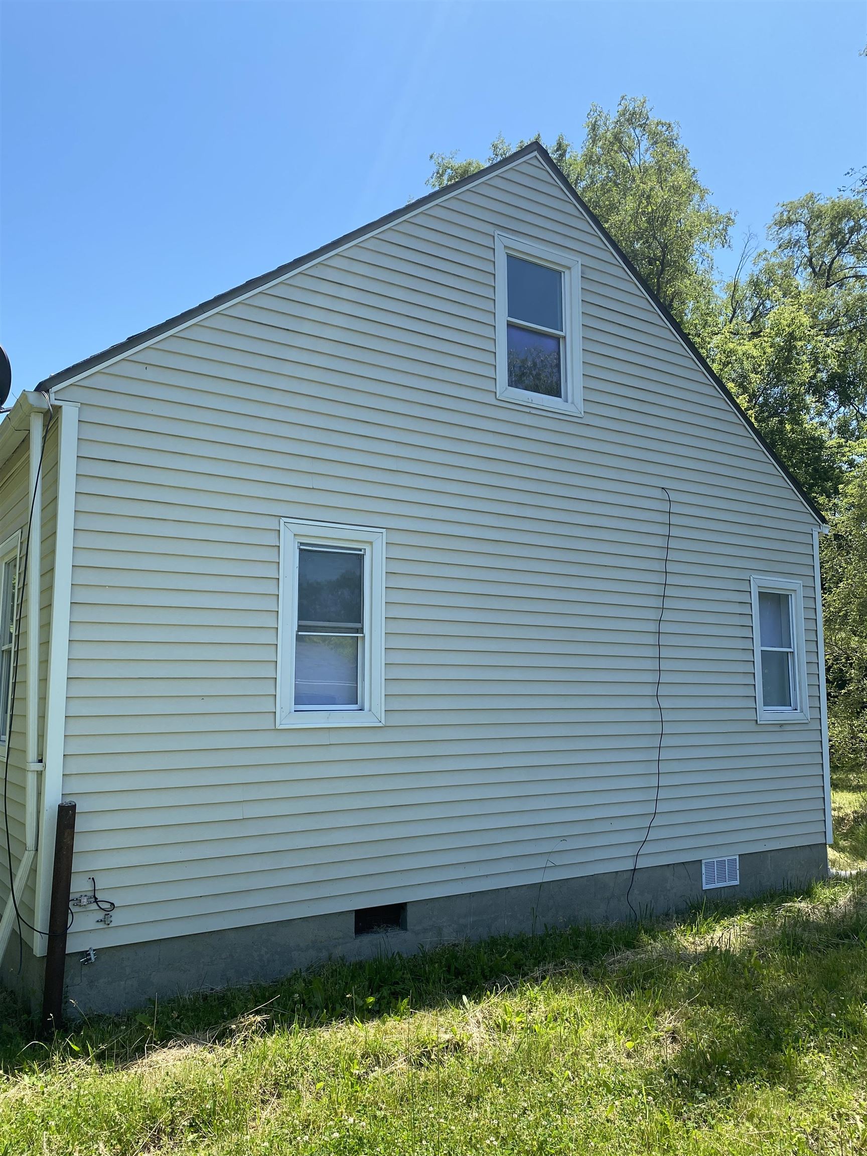 3152 Risedorph Avenue Flint, MI 48506 - Photo 4 of 17 50144989-f97d3f5c-78be-4281-939a-3fd8f89566fc.JPG