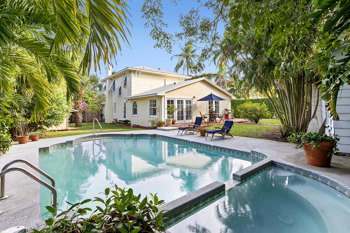 319 Buckingham Road West Palm Beach, FL 33405 - Photo 1 of 35 319 Buckingham Rd