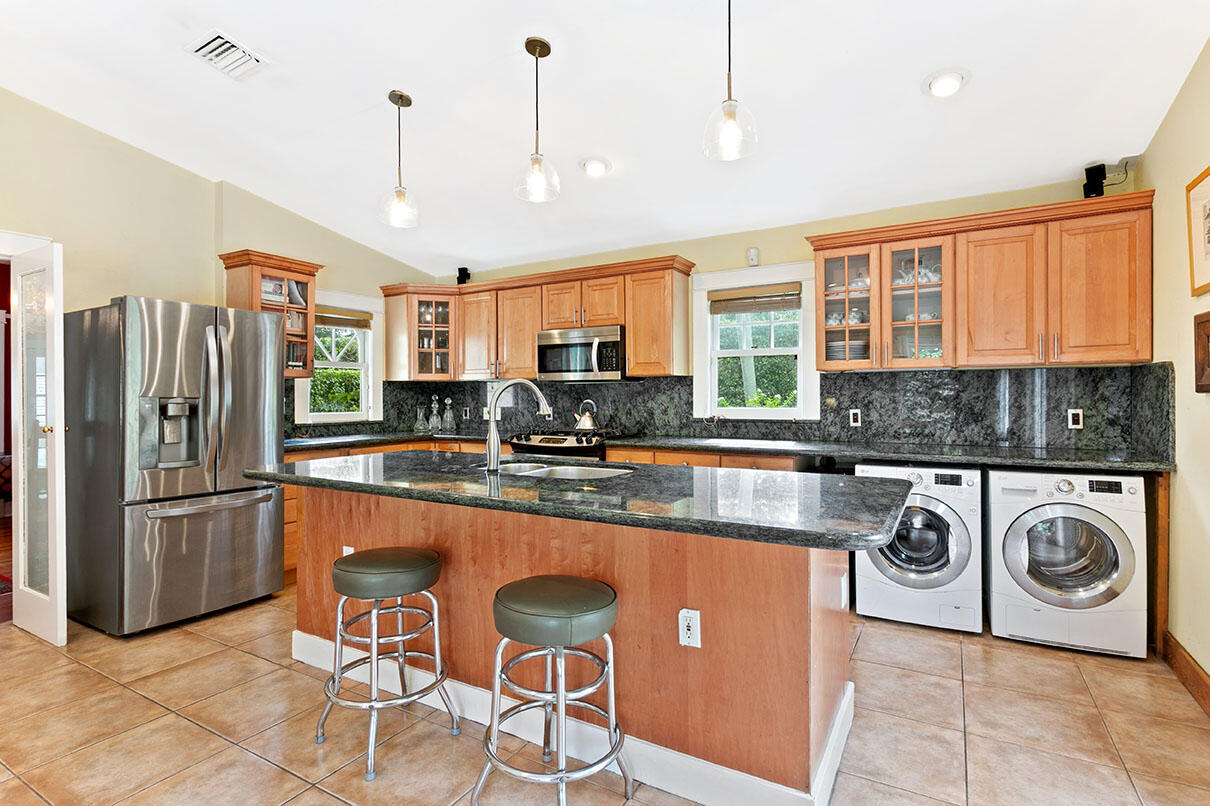 319 Buckingham Road West Palm Beach, FL 33405 - Photo 17 of 35 Kitchen