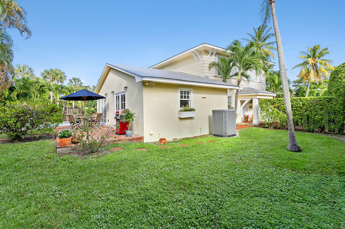 319 Buckingham Road West Palm Beach, FL 33405 - Photo 26 of 35 Front of Home